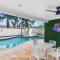 Tropical Villa Oasis - Salt Pool, BBQ, Game Room, Hot Tub, Luxury Amenities! - Deerfield Beach