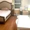 B4 A private room in Naperville downtown with desk and Wi-Fi near everything - Naperville