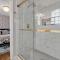 Southern Serenity 3BR Stylish Memphis Oasis - ممفيس