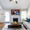Fully Fenced & Stylish 3BR Near LakePoint Sports