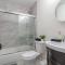 McCormick Place 420 friendly 2br/2ba with optional parking for up to 6 guests - Чикаго