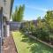 Cheltenham Delight - Renovated Two Bedroom Unit - Cheltenham