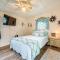 Cozy Canyon Lake Cottage Rental with Private Hot Tub