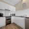 Summit 11 - Modern 3BR Apartment l Stunning Lake Views l WiFi l BBQ l Air-Con