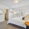 Cozy Kennesaw Apartment Close to KSU with EV Plug In