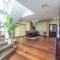 The Iconic Luxury 4BR Penthouse Near to Jumeirah Beach and Infront of DMCC Metro Station - Dubaj