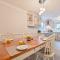 Top Floor Sandbanks Apartment with Free Parking just minutes from the Beach and Bars - Canford Cliffs