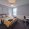 Large 3 bed House Wolverhampton Families and Contractors
