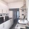 Large 3 bed House Wolverhampton Families and Contractors