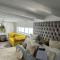 Posh Spot on the beachfront sleeps 5 - Gqeberha