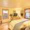 Charming Ketchum Cottage with Gourmet Kitchen