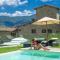 Villa Chianti with panoramic pool on the vineyard