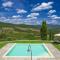 Villa Chianti with panoramic pool on the vineyard