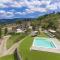 Villa Chianti with panoramic pool on the vineyard
