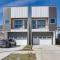 Houston Retreat with Balcony, 1 Mi to Toyota Center!