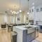 Houston Retreat with Balcony, 1 Mi to Toyota Center!