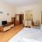 Stylish one bedroomed apartment 112 in main Flora building