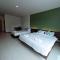 Le Ranong Bistro Hotel
