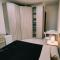 Fairwinds - Double Room with Ensuite - Luqa Airport - Self Check In & Out available