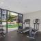 54Q Abnb-style Apt Opposite lush park playground, Portside 2BR FPKG - Brisbane