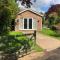 Nicely furnished 2 Bedroom Property Independent with Pakring - High Wycombe