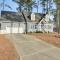 Lovely Fayetteville Home Deck and Fireplace!