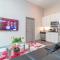 McCormick 2br/2ba KING beds suite with gym and optional parking for up to 6 guests - شيكاغو