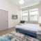 McCormick 2br/2ba KING beds suite with gym and optional parking for up to 6 guests - شيكاغو