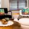The Breakfast Club Suite - King Bed & AC - Patio - UG Park