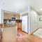 The Breakfast Club Suite - King Bed & AC - Patio - UG Park