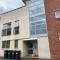 The Old Library - Modern apartment with rooftop terrace near the train station - Newbury