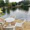 Sleeps 8 Thamefront Gem w PetsOK Free Parking