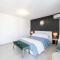 Stylish, Newly Renovated Studio Near Waikiki Beach!