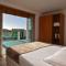6 bdrm Villa and private Pool Gated Community 1 mile from Palm Beach