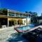 6 bdrm Villa and private Pool Gated Community 1 mile from Palm Beach