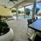 6 bdrm Villa and private Pool Gated Community 1 mile from Palm Beach