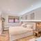Stylish and modern city centre apartment with easy parking