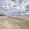 Walk to Ocean Beachwalk Bungalow with Pool Access - Myrtle strand