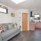 Crocus Penruddock, dog & eco friendly lodge with hot tub