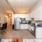 McCormick 2br/2ba Oasis with optional Parking, Patio, Gym for up to 6 guests - شيكاغو