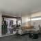 Vintage Charm w Modern Comforts Pool and Hot Tub