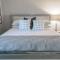 Stylish N Scottdsdale 4 bdrm With Sparkling Pool and Games Galore