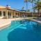 Stylish N Scottdsdale 4 bdrm With Sparkling Pool and Games Galore