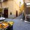 Cosy house under the Arches in Sorrento Old Town