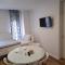 Villa Flower with Free Onsite Parking