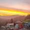 Rooftop Homestay With Mountains View