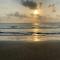 Palm House Getaway-150 m to sea