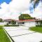 Luxury 4BR and 3BA Villa near Beach & Casino Heat Pool - Dania Beach