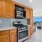 Immaculate Beach Front 2Nd Floor Unit - بيتش هافن