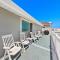 Immaculate Beach Front 2Nd Floor Unit - بيتش هافن